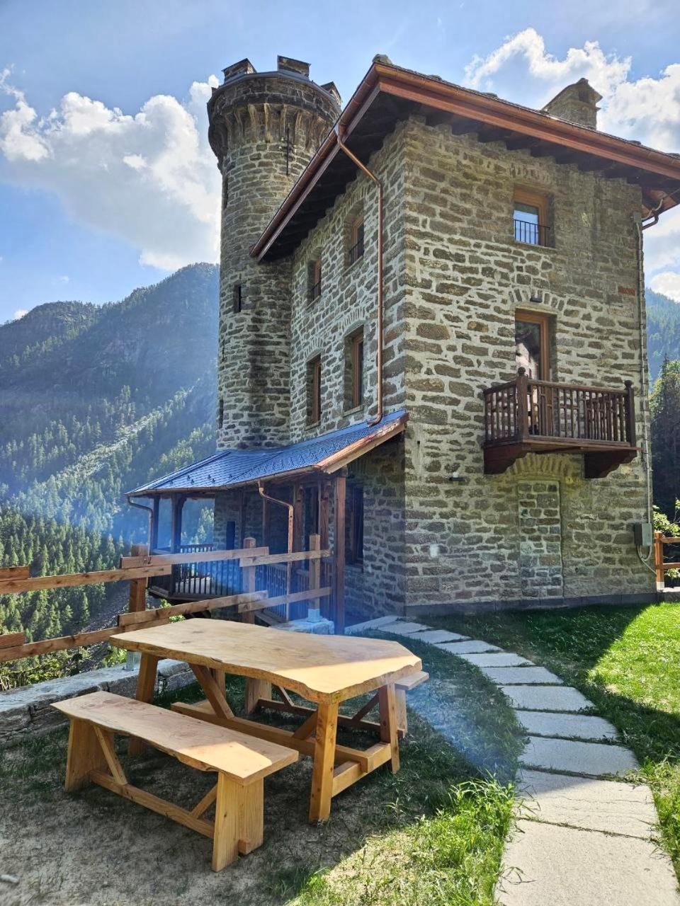 Il Castello Nel Bosco, Appartamento Torrente Champorcher Bagian luar foto