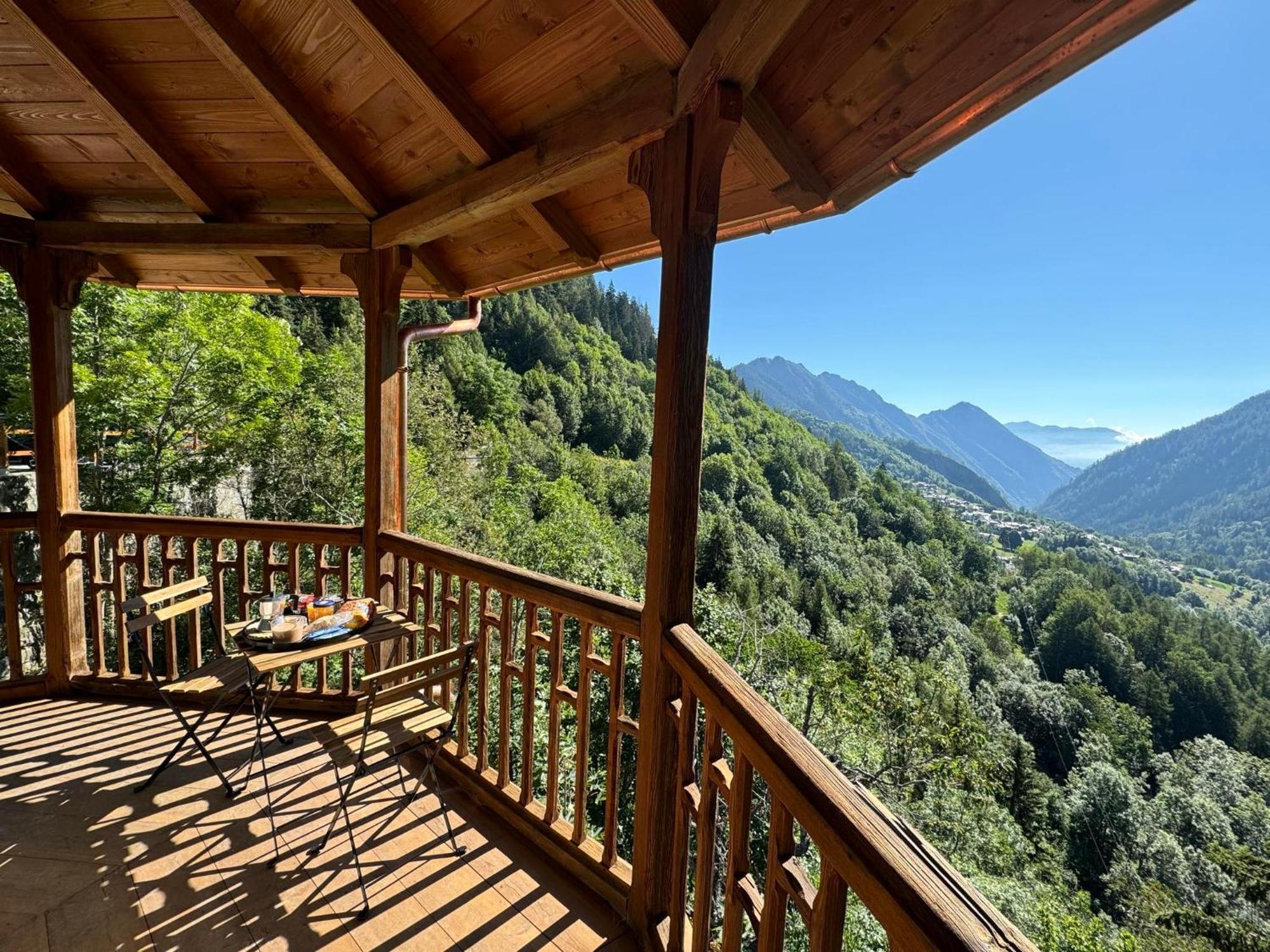 Il Castello Nel Bosco, Appartamento Torrente Champorcher Bagian luar foto