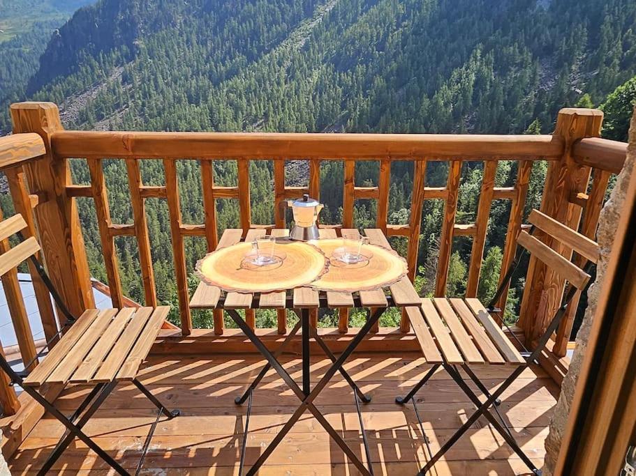 Il Castello Nel Bosco, Appartamento Torrente Champorcher Bagian luar foto
